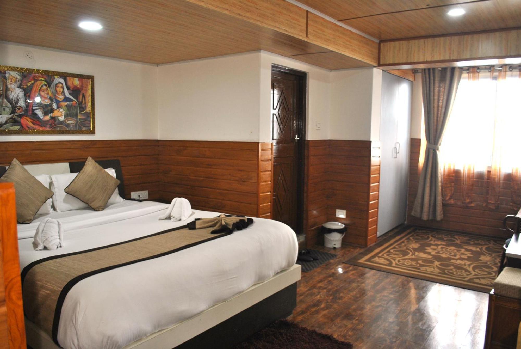 Hotel Kasturi Palace & Restaurant Darjeeling Darjeeling  Buitenkant foto