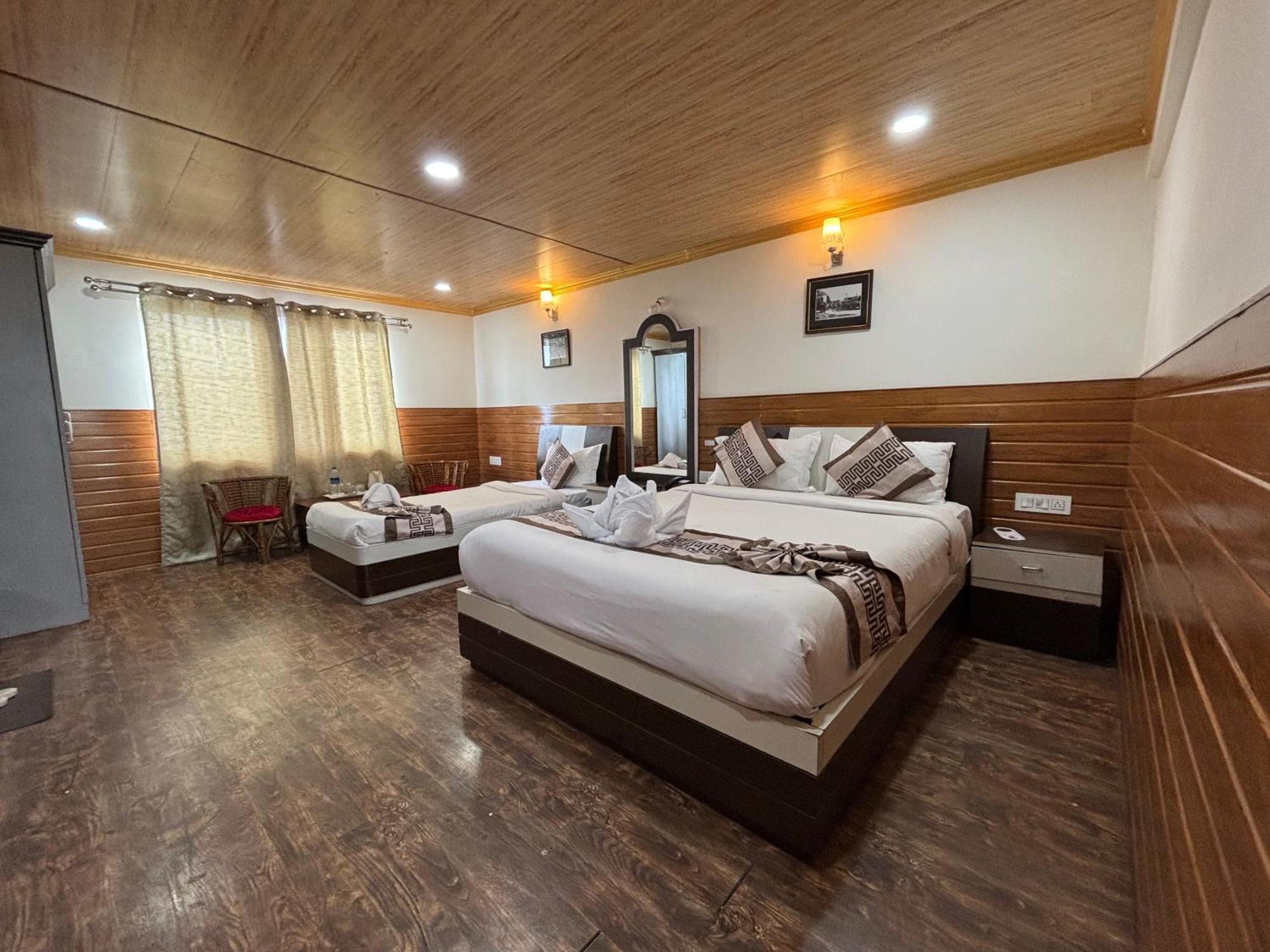 Hotel Kasturi Palace & Restaurant Darjeeling Darjeeling  Buitenkant foto