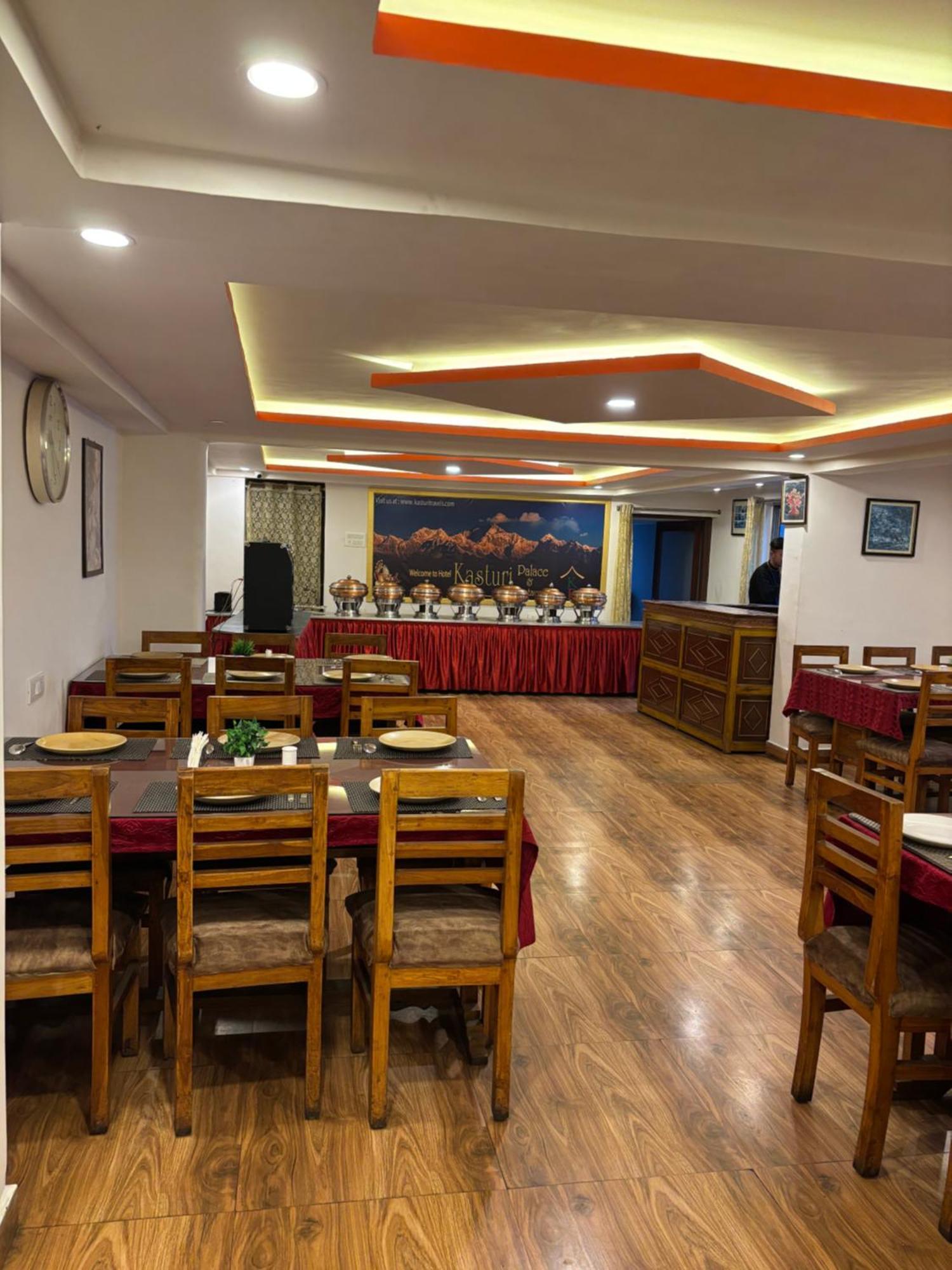 Hotel Kasturi Palace & Restaurant Darjeeling Darjeeling  Buitenkant foto