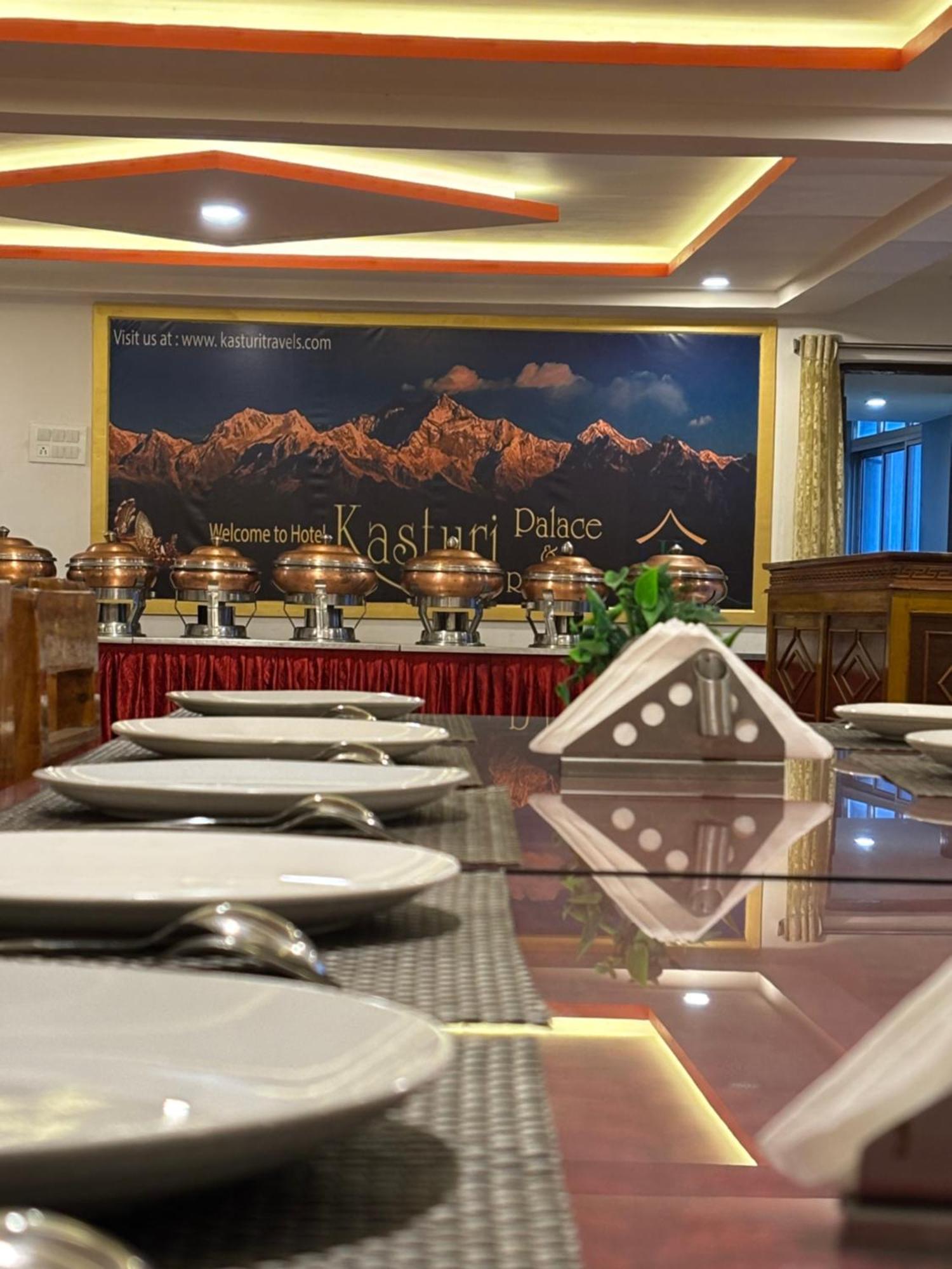 Hotel Kasturi Palace & Restaurant Darjeeling Darjeeling  Buitenkant foto