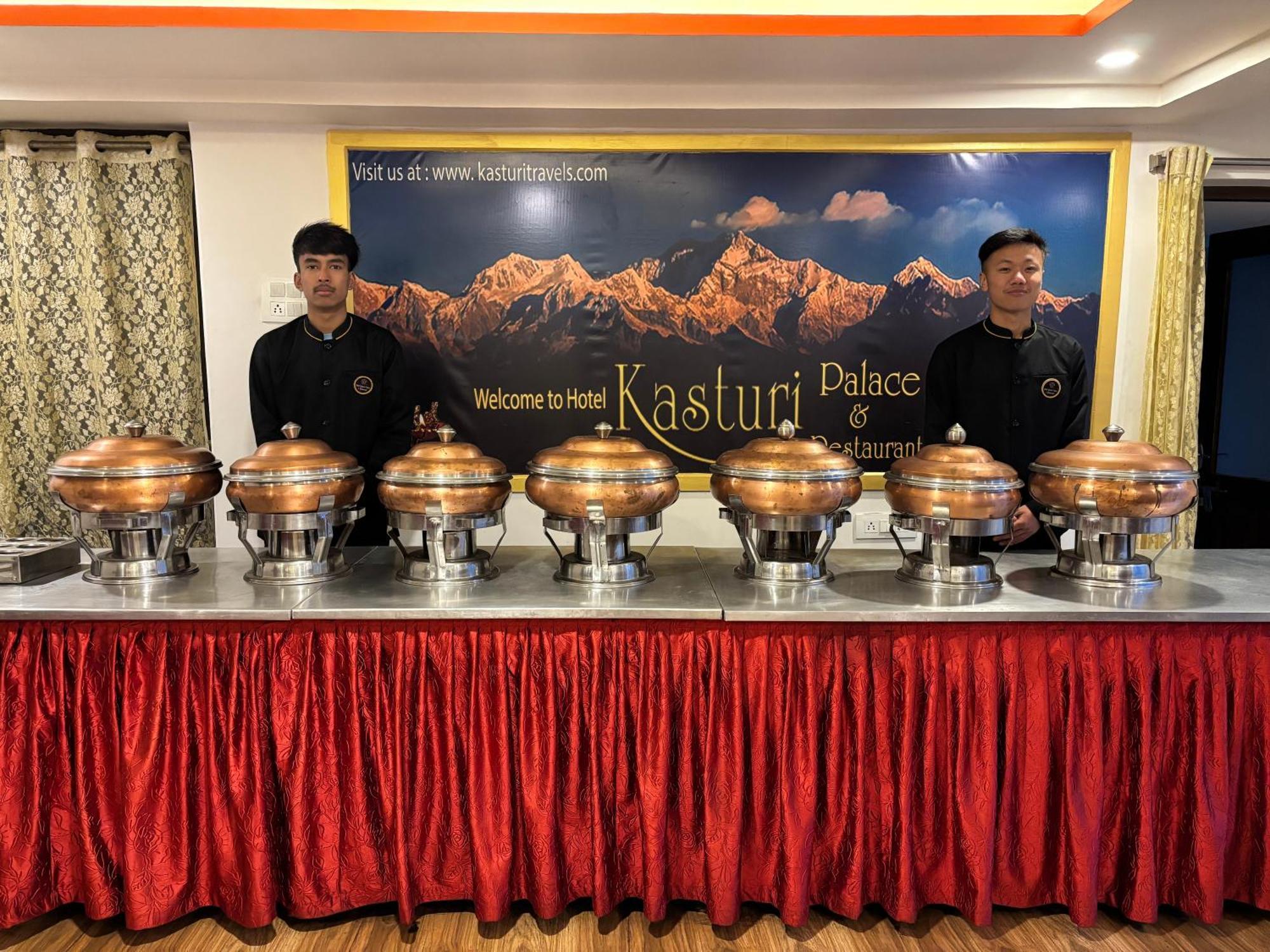 Hotel Kasturi Palace & Restaurant Darjeeling Darjeeling  Buitenkant foto